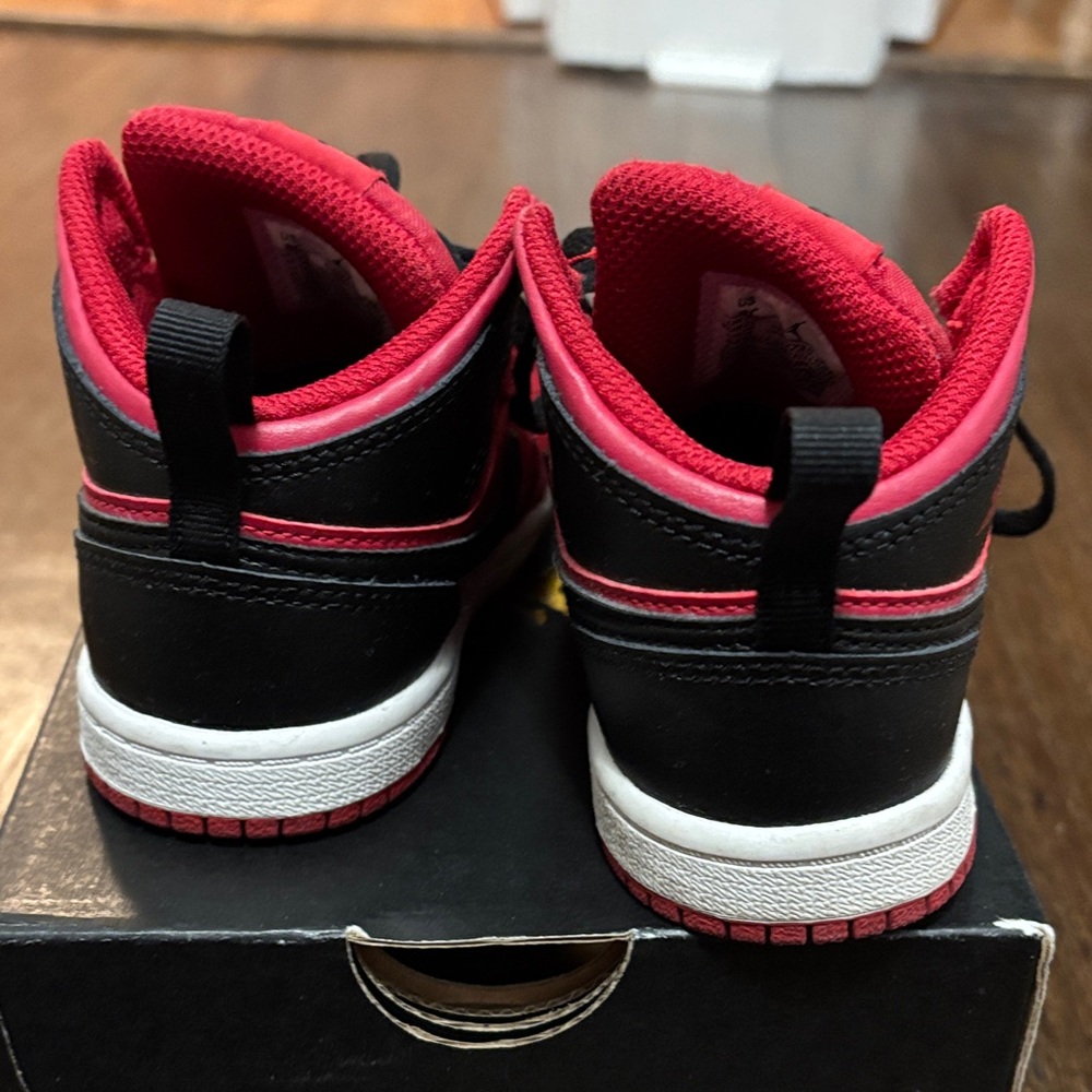 Jordan 1 Mid - Picture 3 of 10